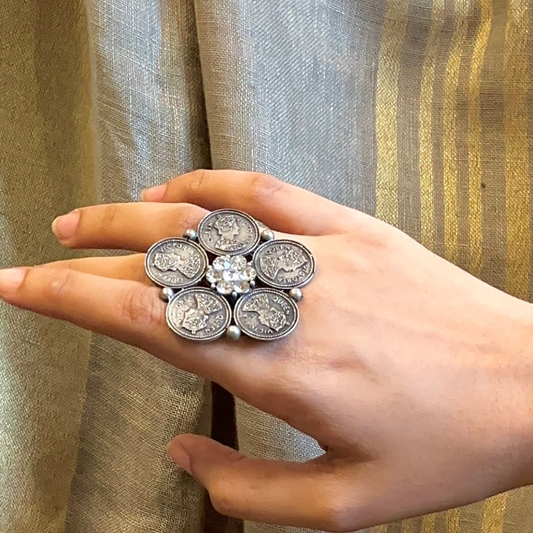 Ashrafi ring with white stones