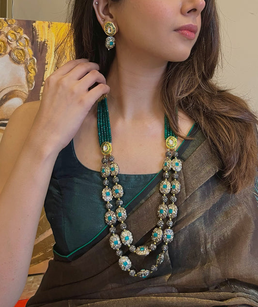 Saira in emerald onyx