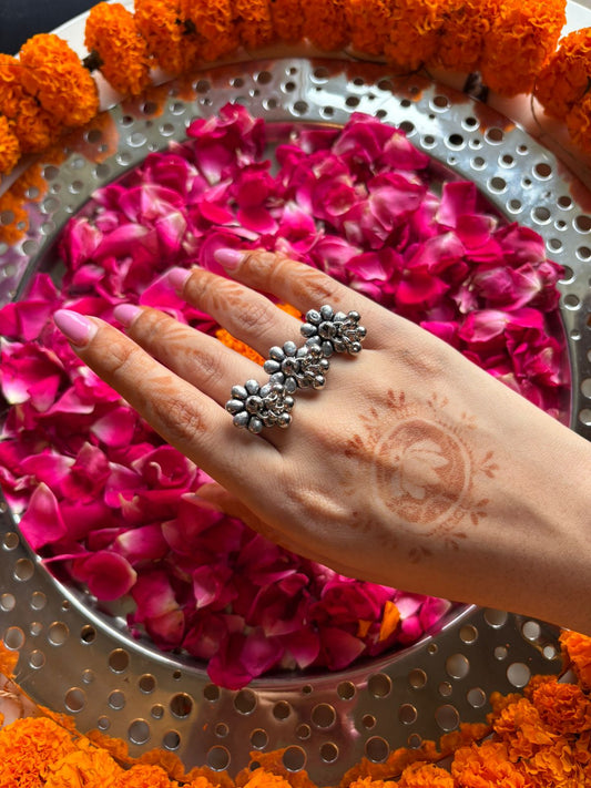 Teen phool ring