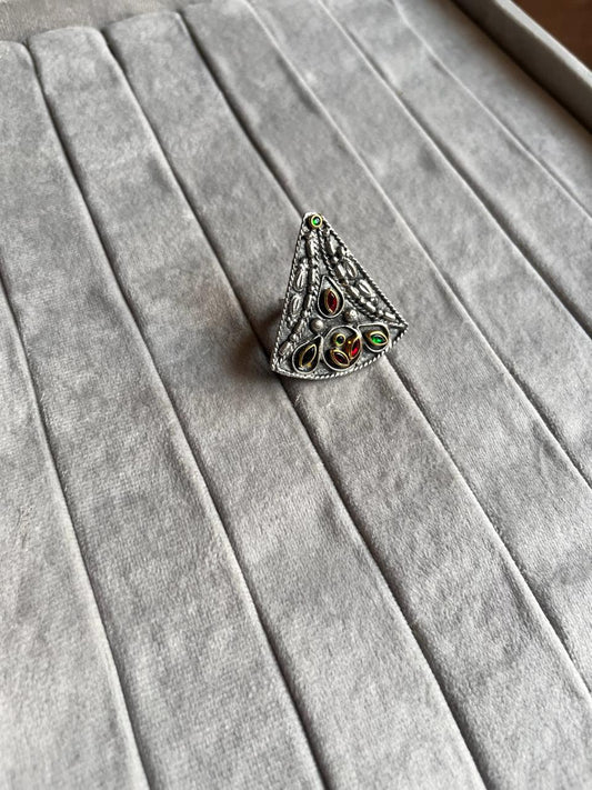 Tribhuj kundan stone ring