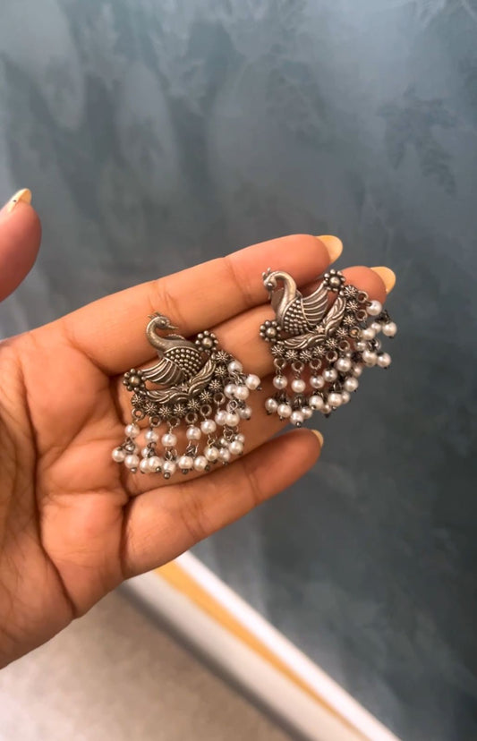 Hansini studs