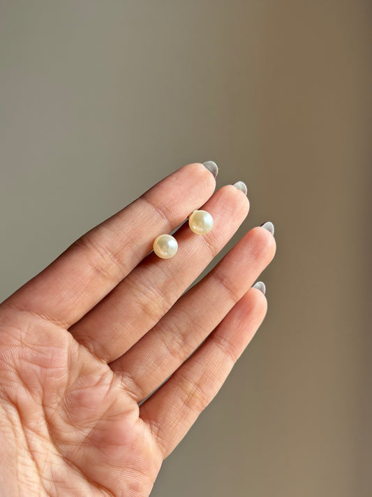 Pearl studs