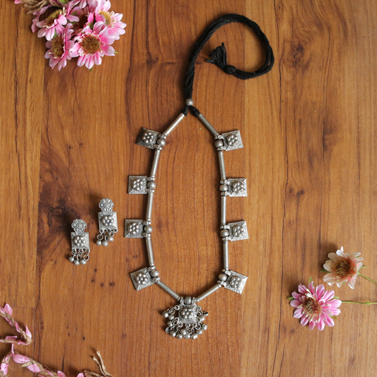 Thappa necklace set
