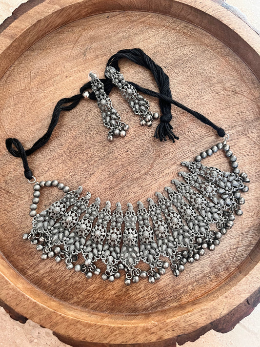 Jalli choker