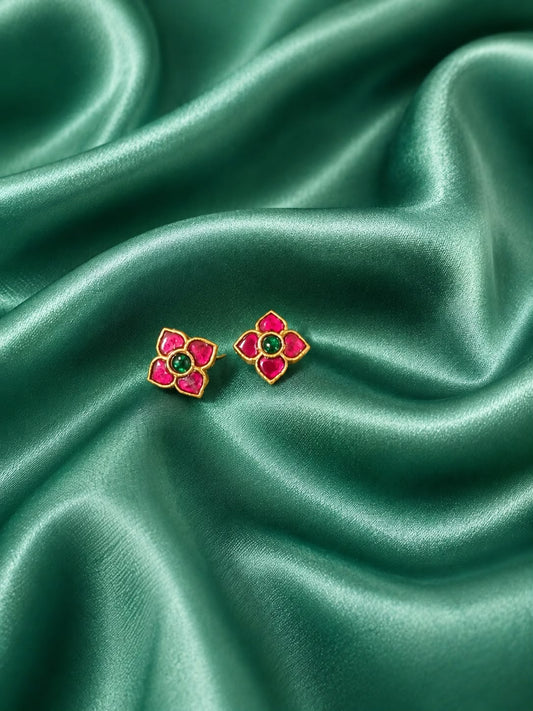 Gulabi phool studs