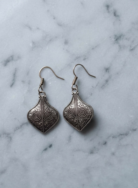 Leaf drop earring